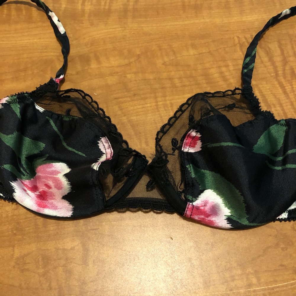 Black floral Valentino bra with scalloped lace!